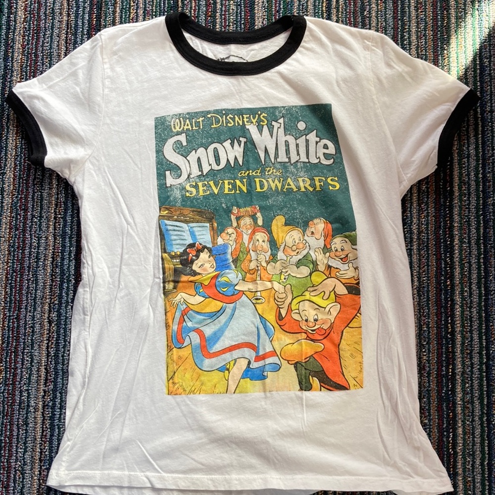 Disney womens Snow White  T t-shirt size Large L